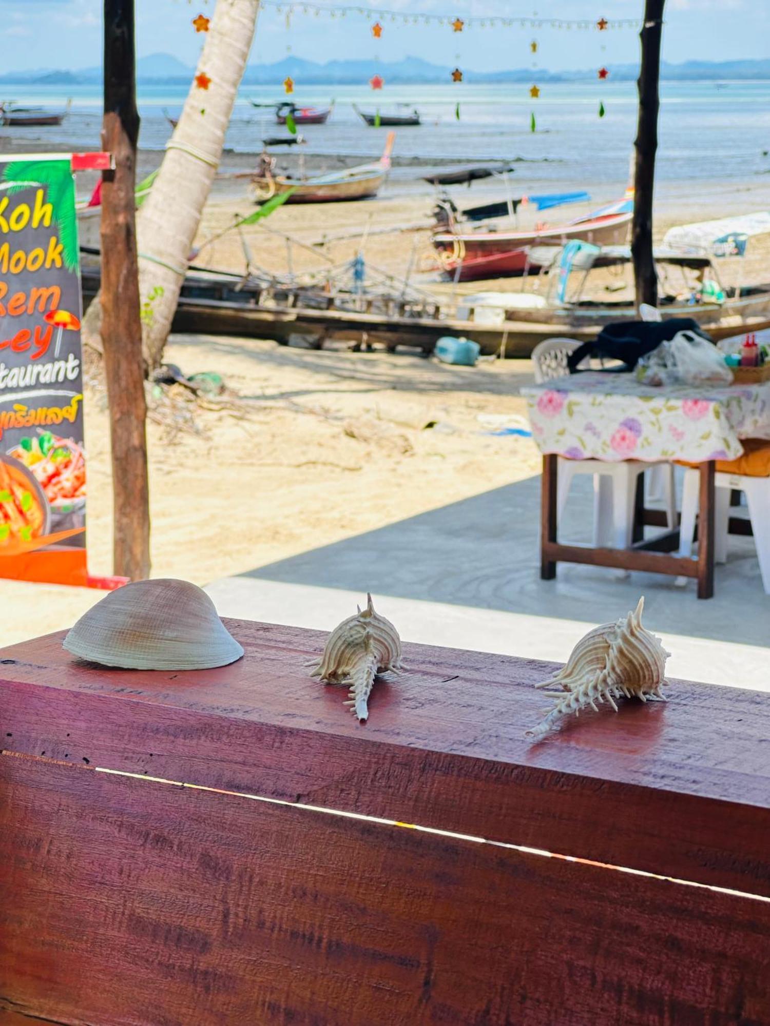 Koh Mook Rem Ley Hotel Trang Exterior photo